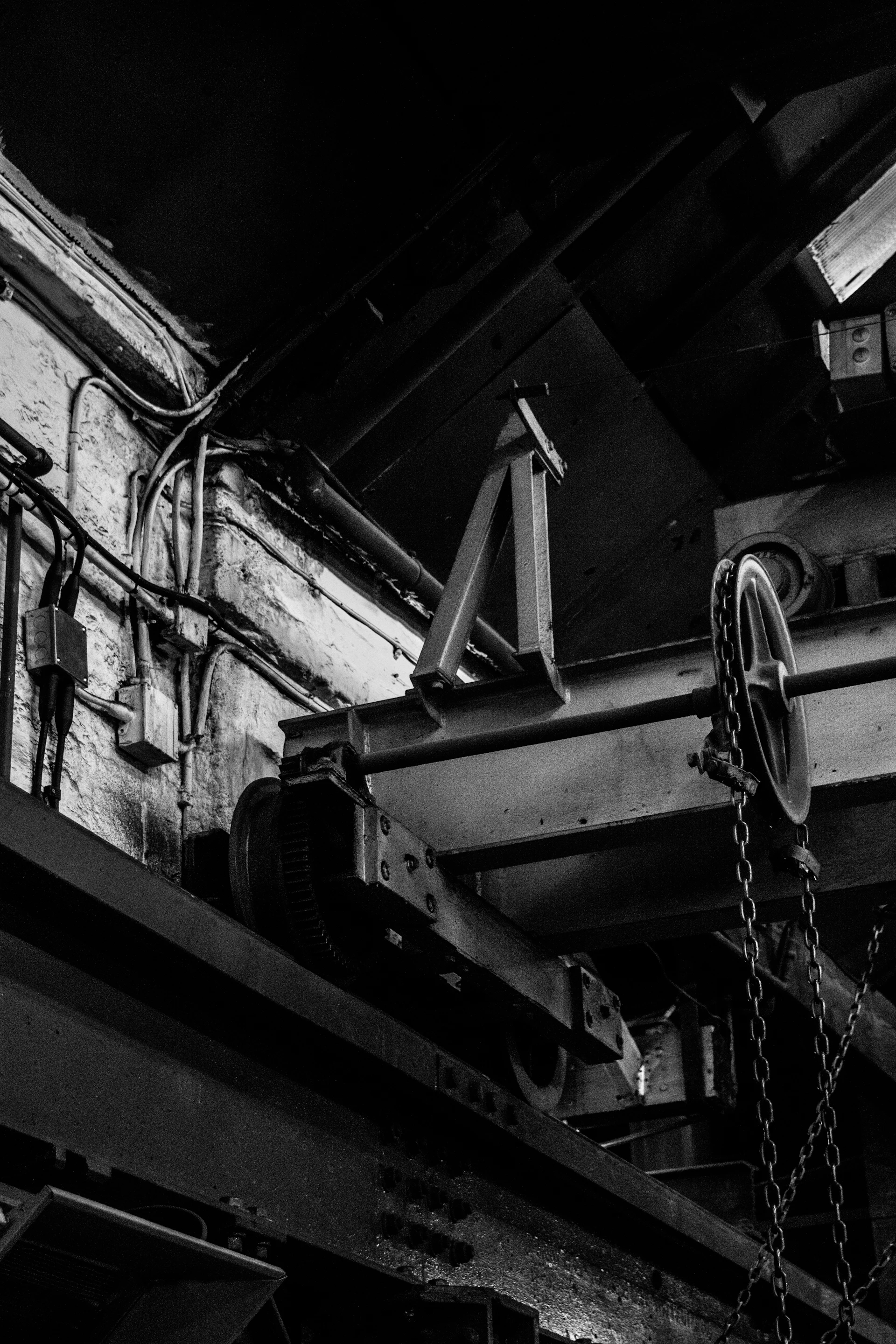 Overhead travelling crane in a fabrication bay